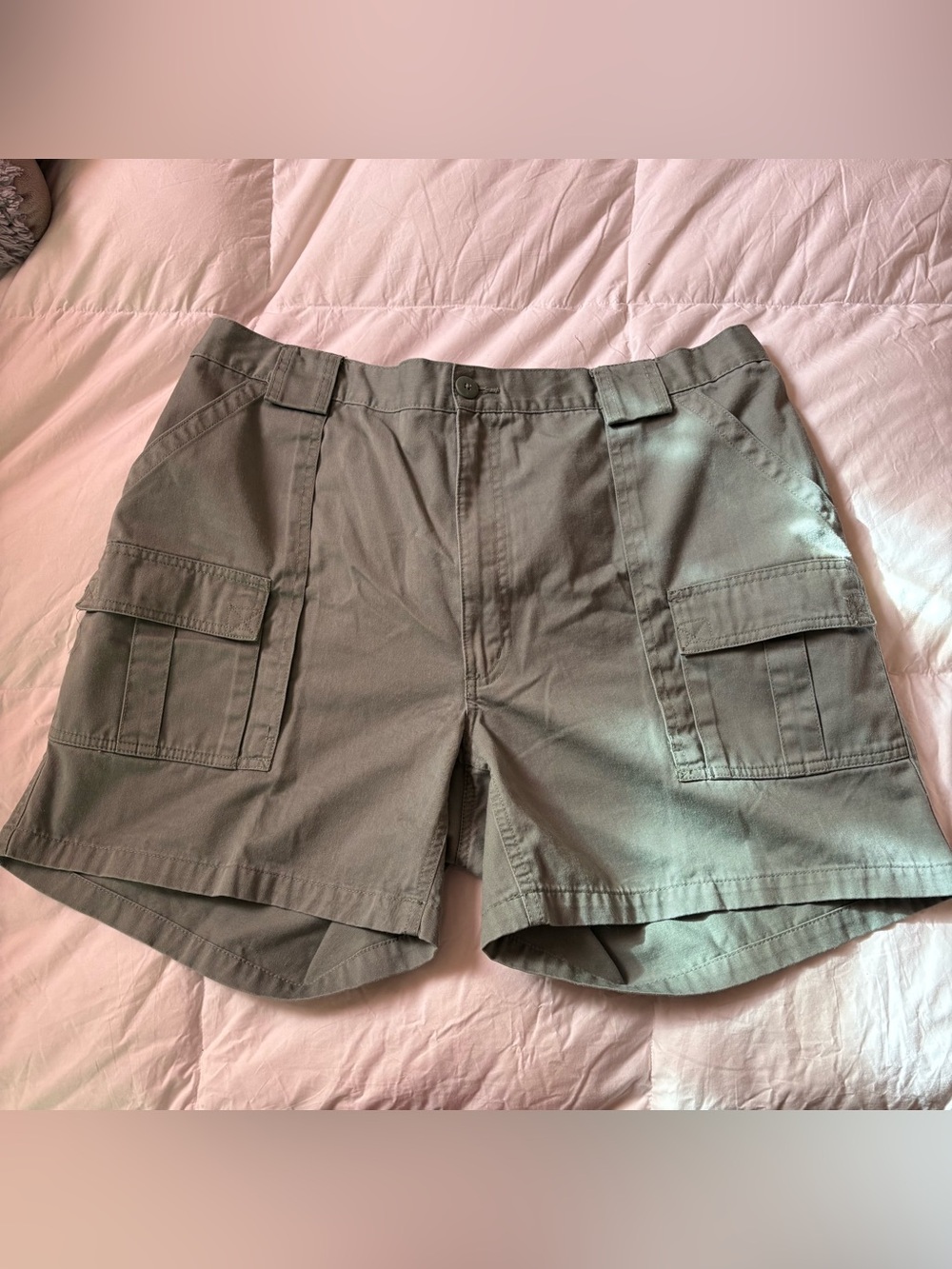 Weekenders Men's Cargo Shorts in Olive